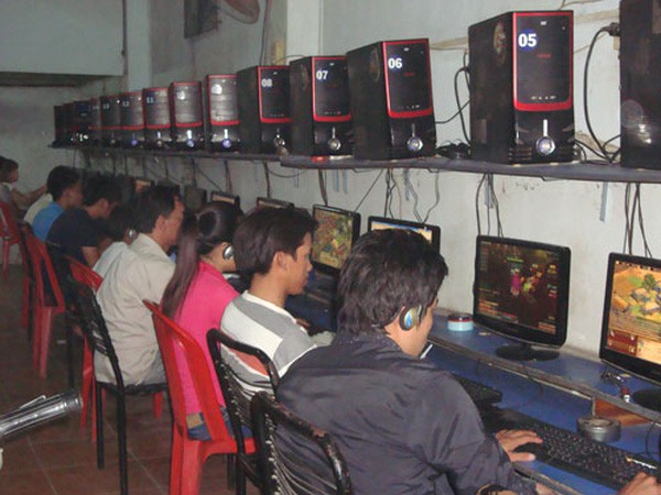 Vietnamese gamers training in an internet cafe with PCs